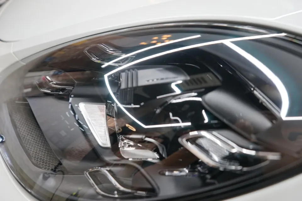 ポルシェ 718 ボクスターのヘッドライトPPF施工事例 施工写真 2-2