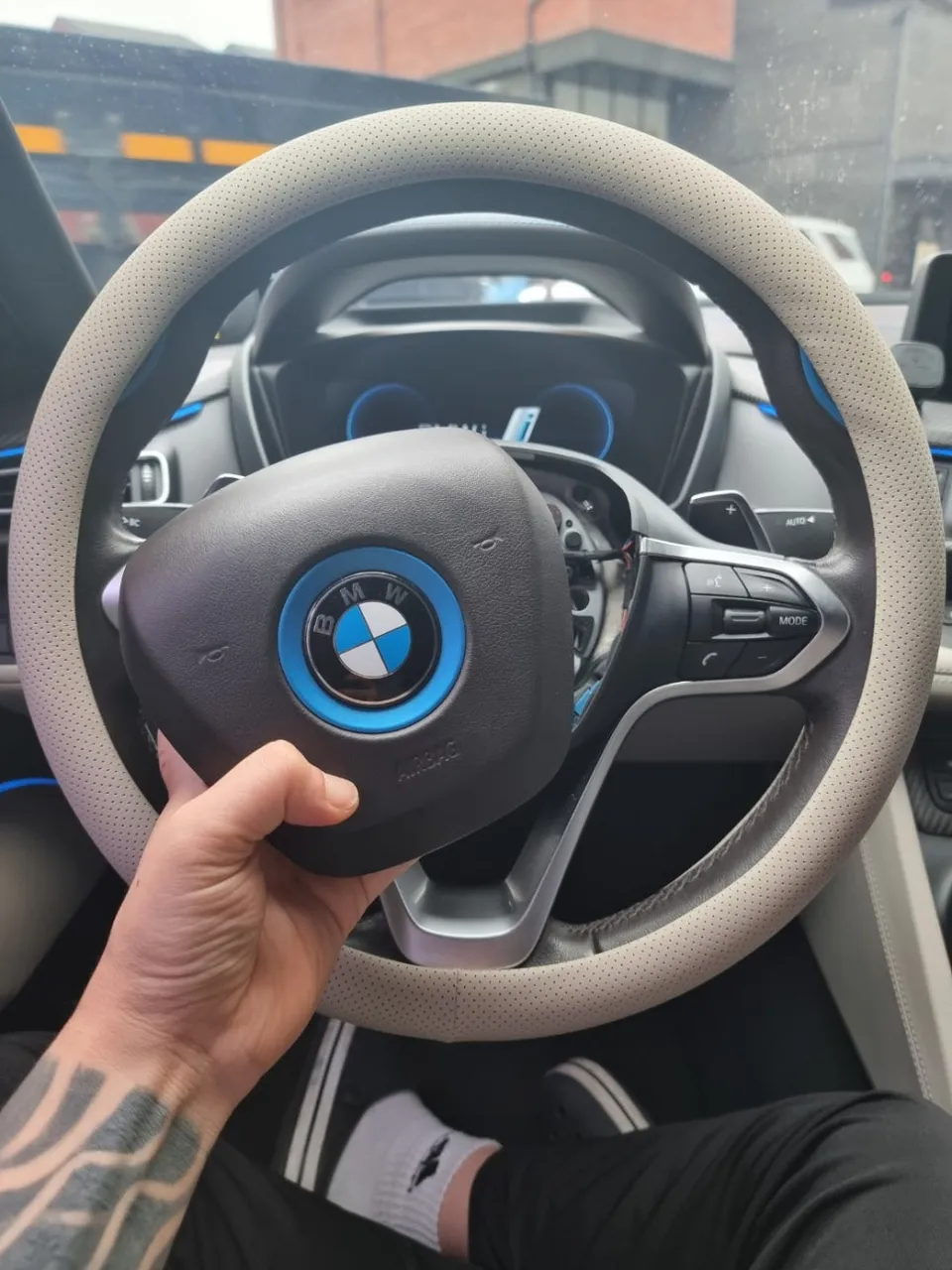 BMW i8 steering wheel - BMW i8 Custom Steering Wheel Review - Enhanced Interior photo 4