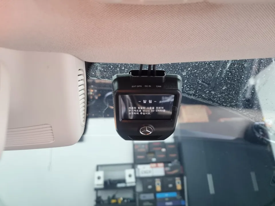 Mercedes-Benz C-Class dash cam - Mercedes-Benz C-Class Dash Cam Installation Review photo 5