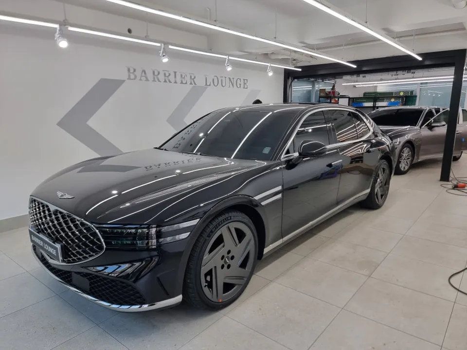 Genesis G90のカーラッピング事例 施工写真 5