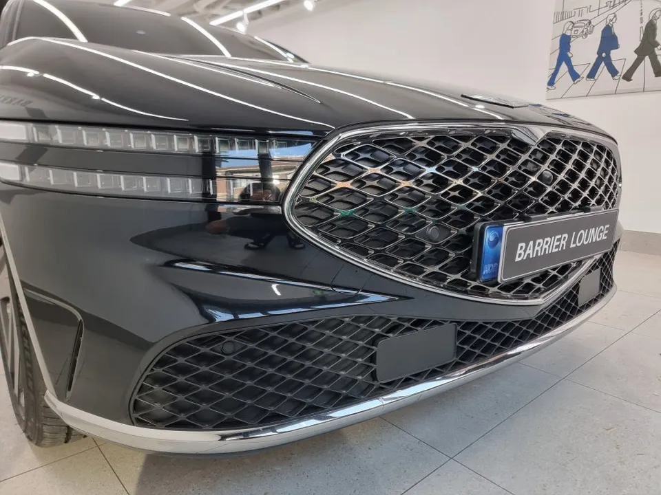 Genesis G90のカーラッピング事例 施工写真 6