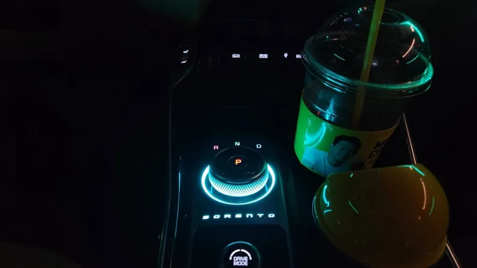 Kia Sorento MQ4 ambient lighting - Kia Sorento MQ4 Ambient Lighting Review — Cost & Upgrade photo 4