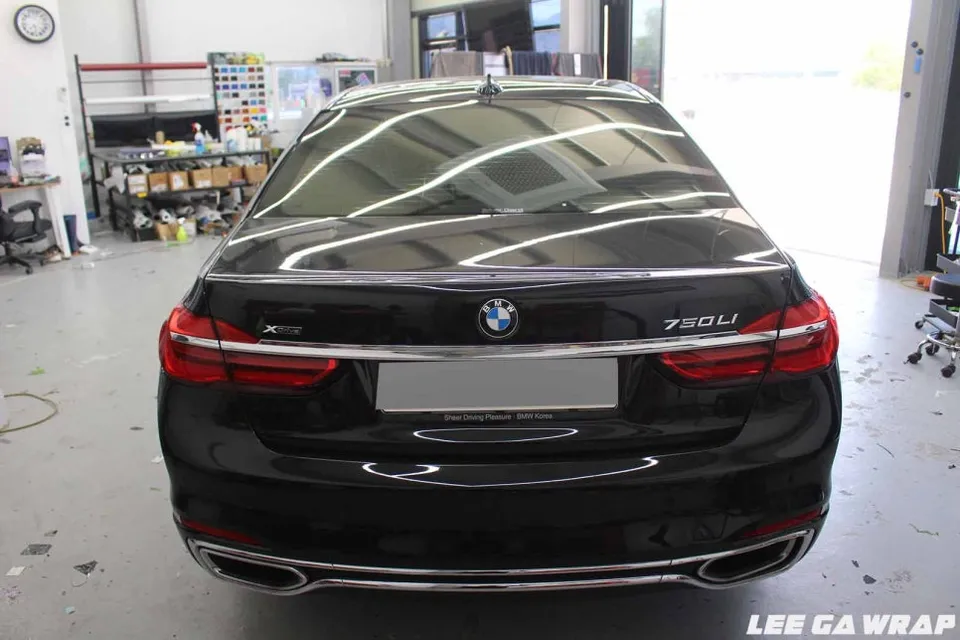 BMW 7 Seriesのカーラッピング事例|クロームをブラック化 施工写真 3-1
