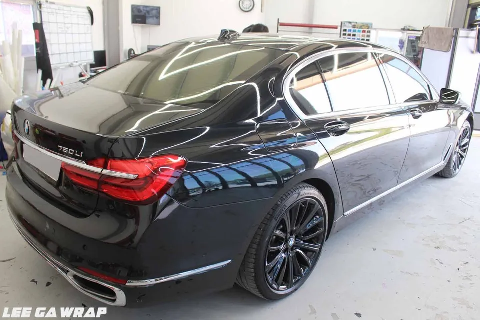 BMW 7 Seriesのカーラッピング事例|クロームをブラック化 施工写真 1-2