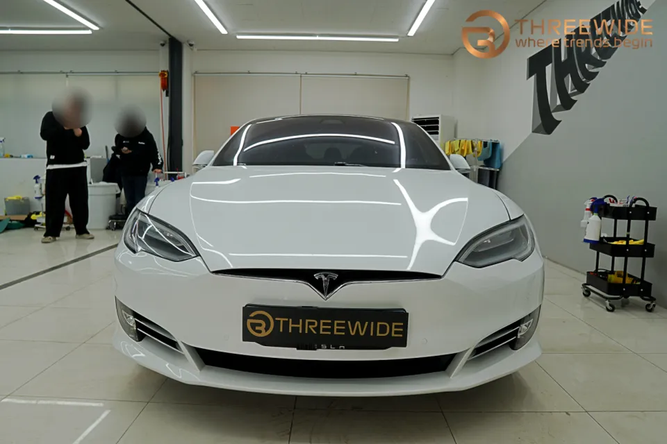 Tesla Model Sのカーラッピング事例｜費用目安・仕上がり 施工写真 2-3
