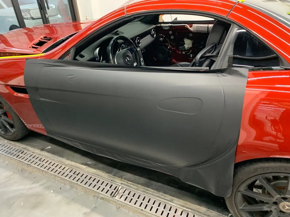 Mercedes-Benzのカーラッピング事例 施工写真 3-1
