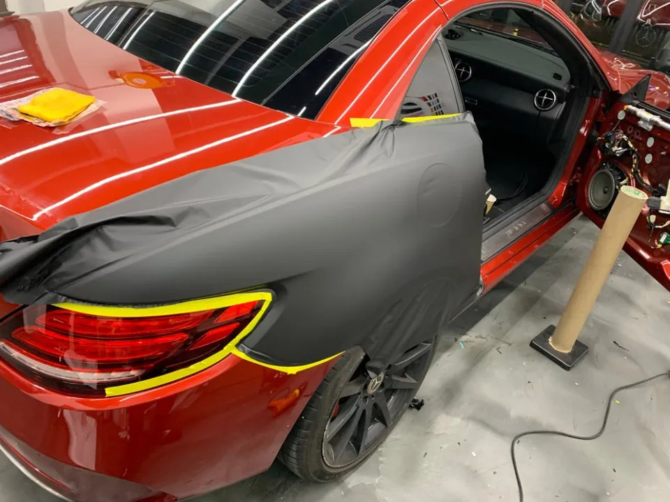 Mercedes-Benzのカーラッピング事例 施工写真 4-1