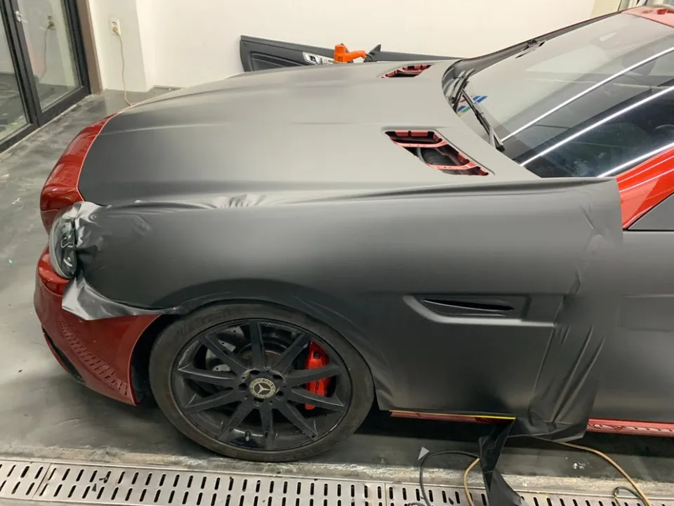 Mercedes-Benzのカーラッピング事例 施工写真 2-2