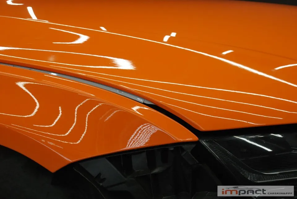 Audi RS7のカーラッピング事例|高光沢レッドオレンジの仕上がり 施工写真 3-3