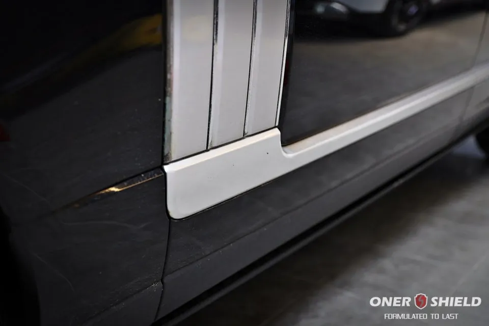 Land Rover Range Rover Vogue vinyl wrap - Land Rover Range Rover Vogue Vinyl Wrap Review: Chrome Delete photo 3