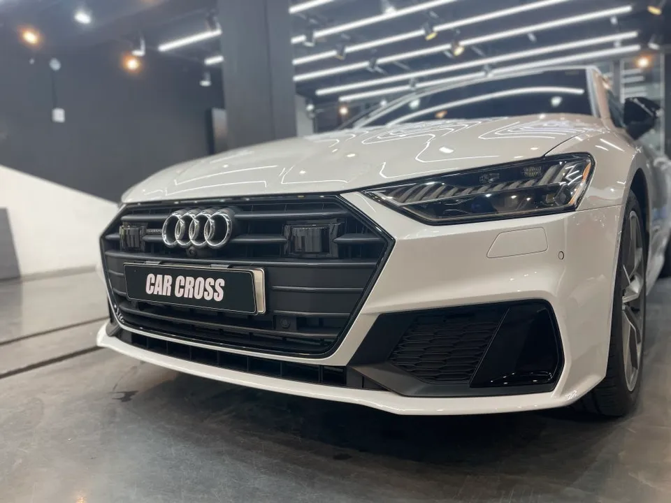 Audi A7 PPF施工事例：事故後の再施工と保護効果 施工写真 2-3