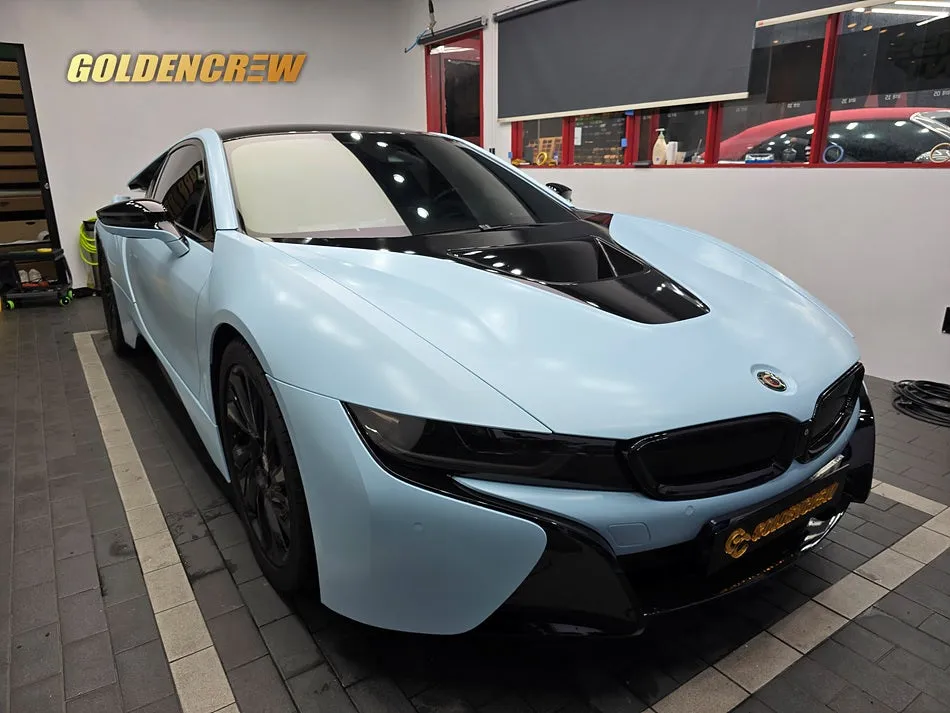BMW i8のカーラッピング事例|サテン スカイブルーへのカラーチェンジ 施工写真 2-2