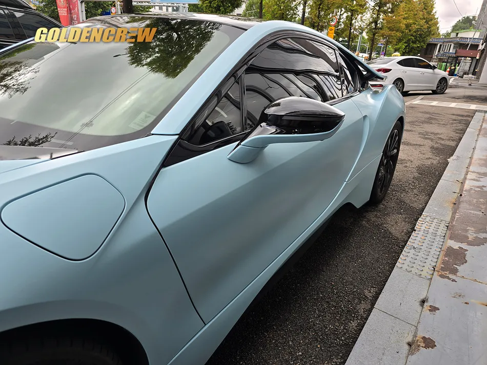 BMW i8のカーラッピング事例|サテン スカイブルーへのカラーチェンジ 施工写真 3-2
