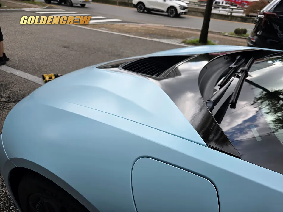 BMW i8のカーラッピング事例|サテン スカイブルーへのカラーチェンジ 施工写真 1-3
