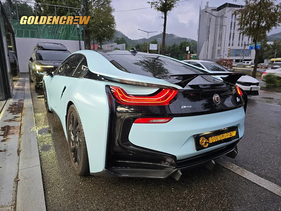 BMW i8のカーラッピング事例|サテン スカイブルーへのカラーチェンジ 施工写真 2-3