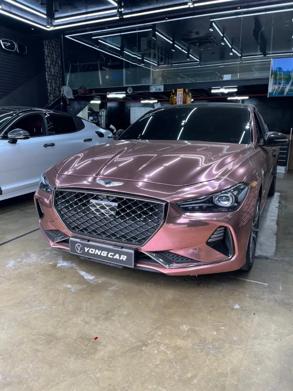 Genesis G70のカーラッピング事例|費用目安と仕上がり 施工写真 1-1