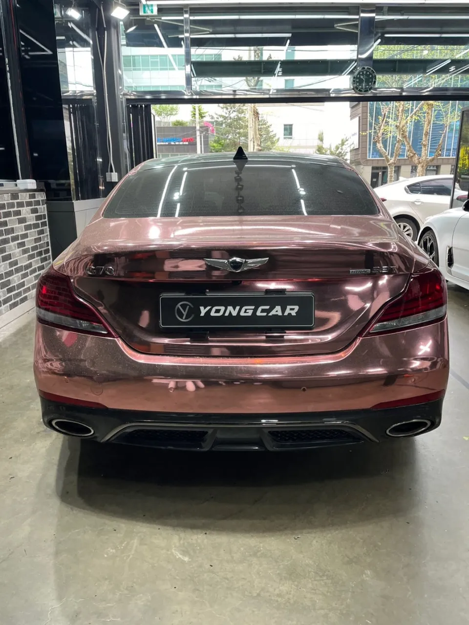 Genesis G70のカーラッピング事例|費用目安と仕上がり 施工写真 2-1