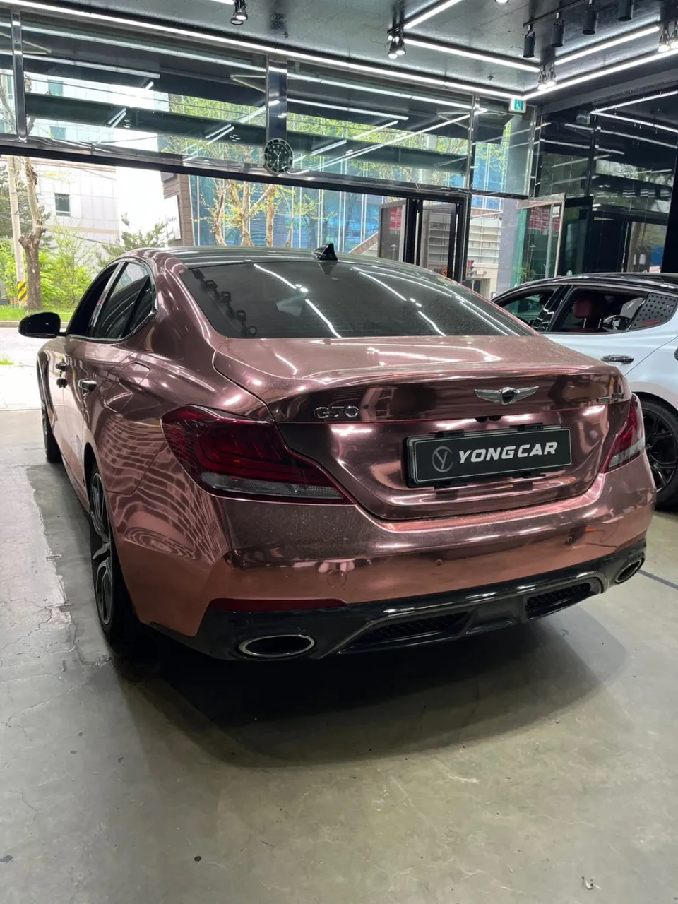 Genesis G70のカーラッピング事例|費用目安と仕上がり 施工写真 3-1