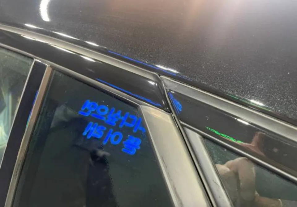 Mercedes-Benz GLE vinyl wrap - Mercedes-Benz GLE Vinyl Wrap Review - Chrome Delete Cost photo 6