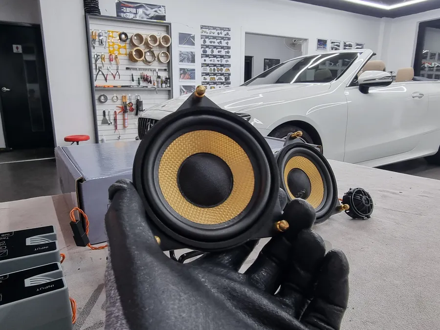Mercedes-Benz E-Class Cabriolet car audio - Mercedes-Benz E-Class Cabriolet Audio Upgrade Review photo 5