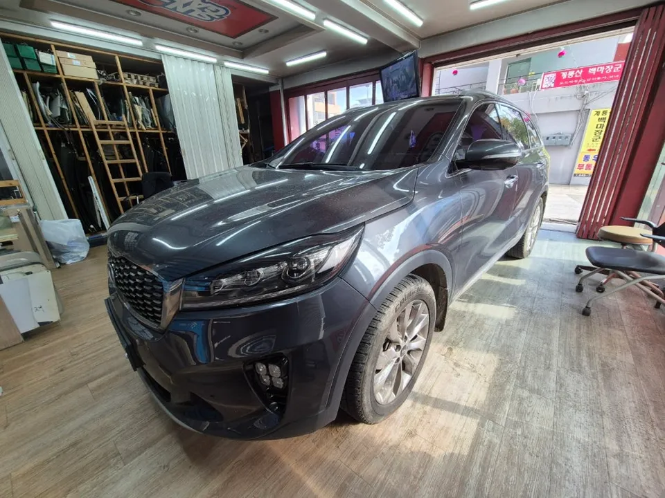 Kia Sorentoのカーフィルム施工事例｜費用目安と仕上がり 施工写真 2-1
