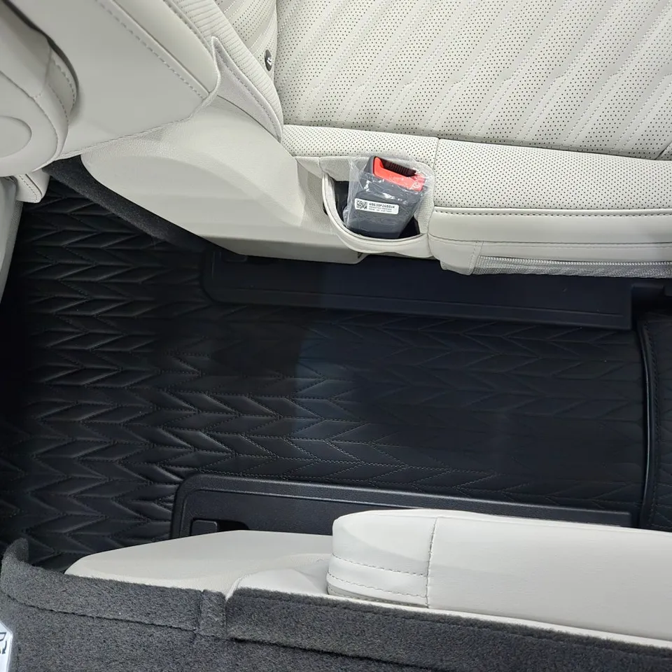 Kia Sorentoのカーラッピング事例｜費用目安・仕上がり 施工写真 3-2
