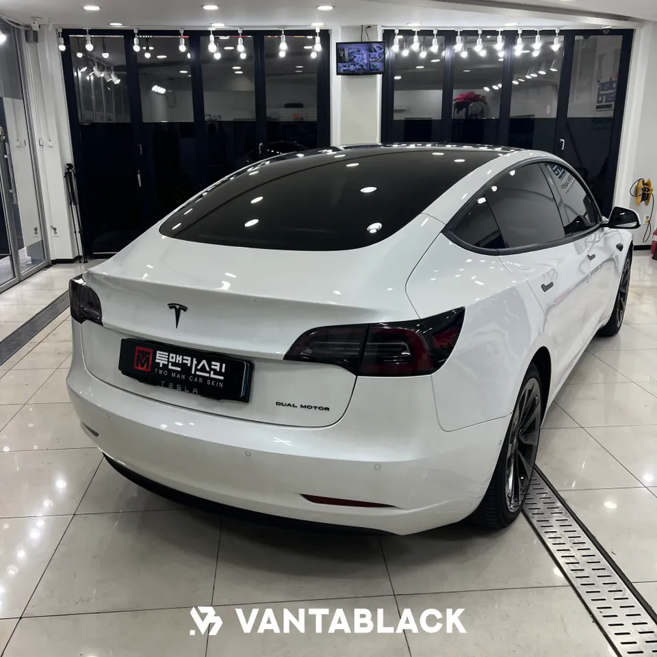 Tesla Model 3 vinyl wrap - Tesla Model 3 Vinyl Wrap Review: Porsche GT Silver photo 5