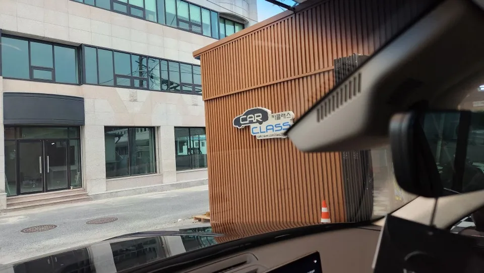 Genesis GV80 window tinting - Genesis GV80 Window Tinting Review: Blockforty Sky Blue photo 4