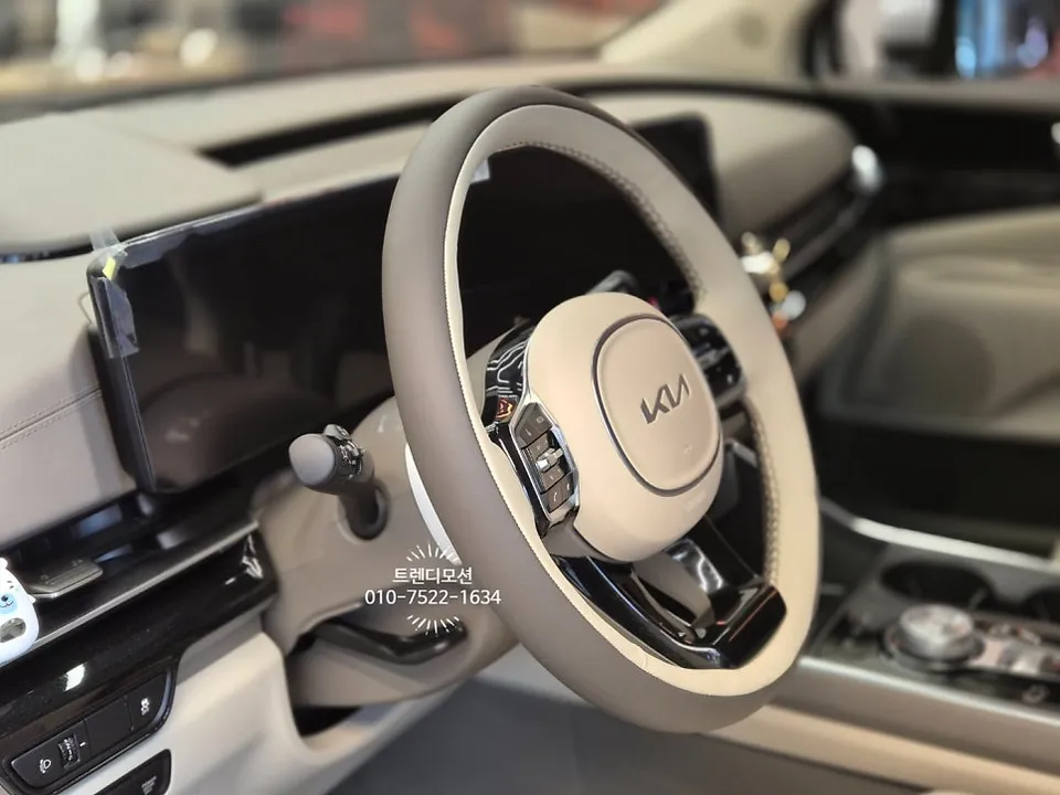 Kia Carnival KA4 steering wheel - Kia Carnival KA4 Steering Wheel Customization Review photo 3