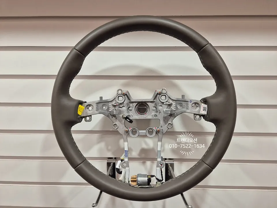 Kia Carnival KA4 steering wheel - Kia Carnival KA4 Steering Wheel Customization Review photo 4