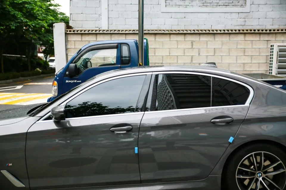BMW 5 Seriesのカーフィルム施工事例｜費用目安・仕上がり 施工写真 1-3