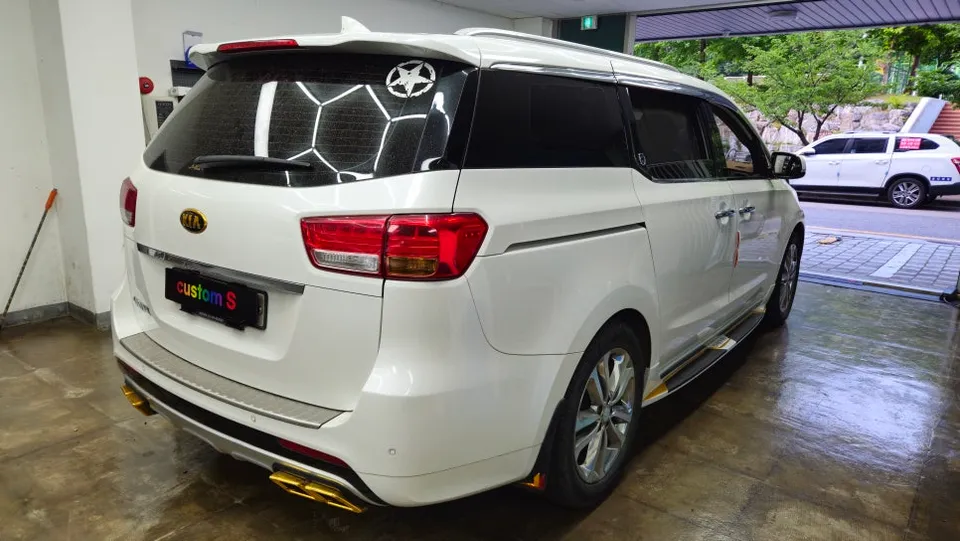Kia Carnival KA4 ambient lighting - Kia Carnival KA4 Ambient Lighting Review: Mood & Cost photo 4
