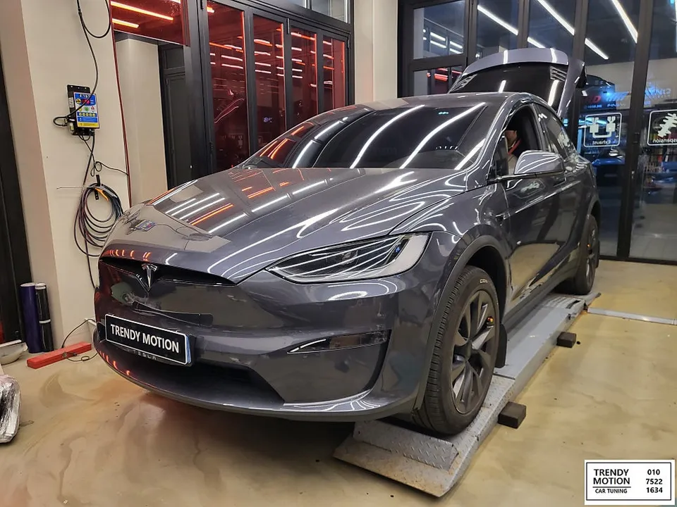 Tesla Model X interior customization installation result
