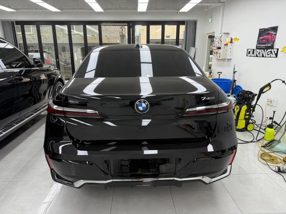 BMW 7 Seriesのカーラッピング事例|費用目安・仕上がり 施工写真 3-1