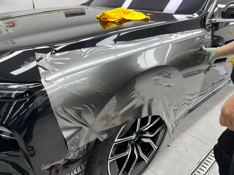 BMW 7 Seriesのカーラッピング事例|費用目安・仕上がり 施工写真 1-3