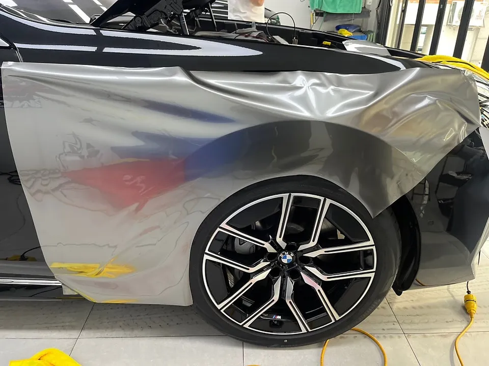 BMW 7 Seriesのカーラッピング事例|費用目安・仕上がり 施工写真 2-3