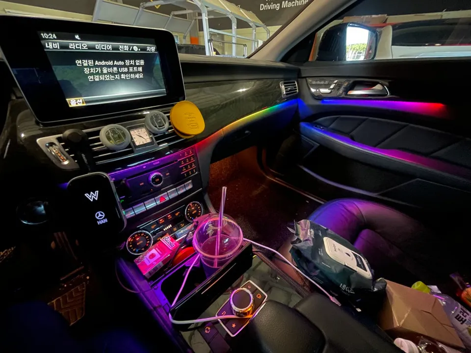 Mercedes-Benz CLS W218 ambient lighting - Mercedes-Benz CLS W218 Ambient Lighting Review photo 4