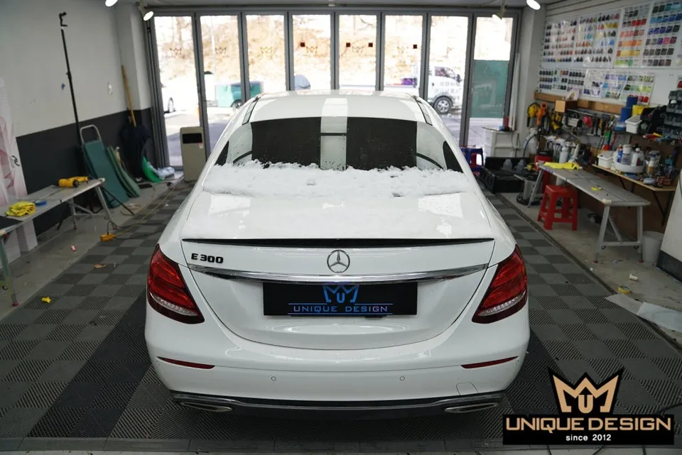 Mercedes-Benz Eクラス PPF施工事例｜光沢仕上がり 施工写真 3-1