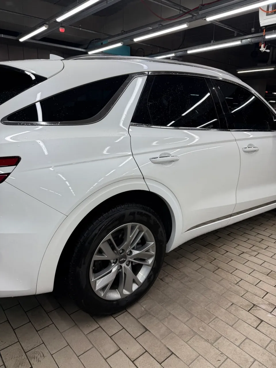 Genesis GV70のガラスコーティング事例｜韓国での施工例 施工写真 3-1