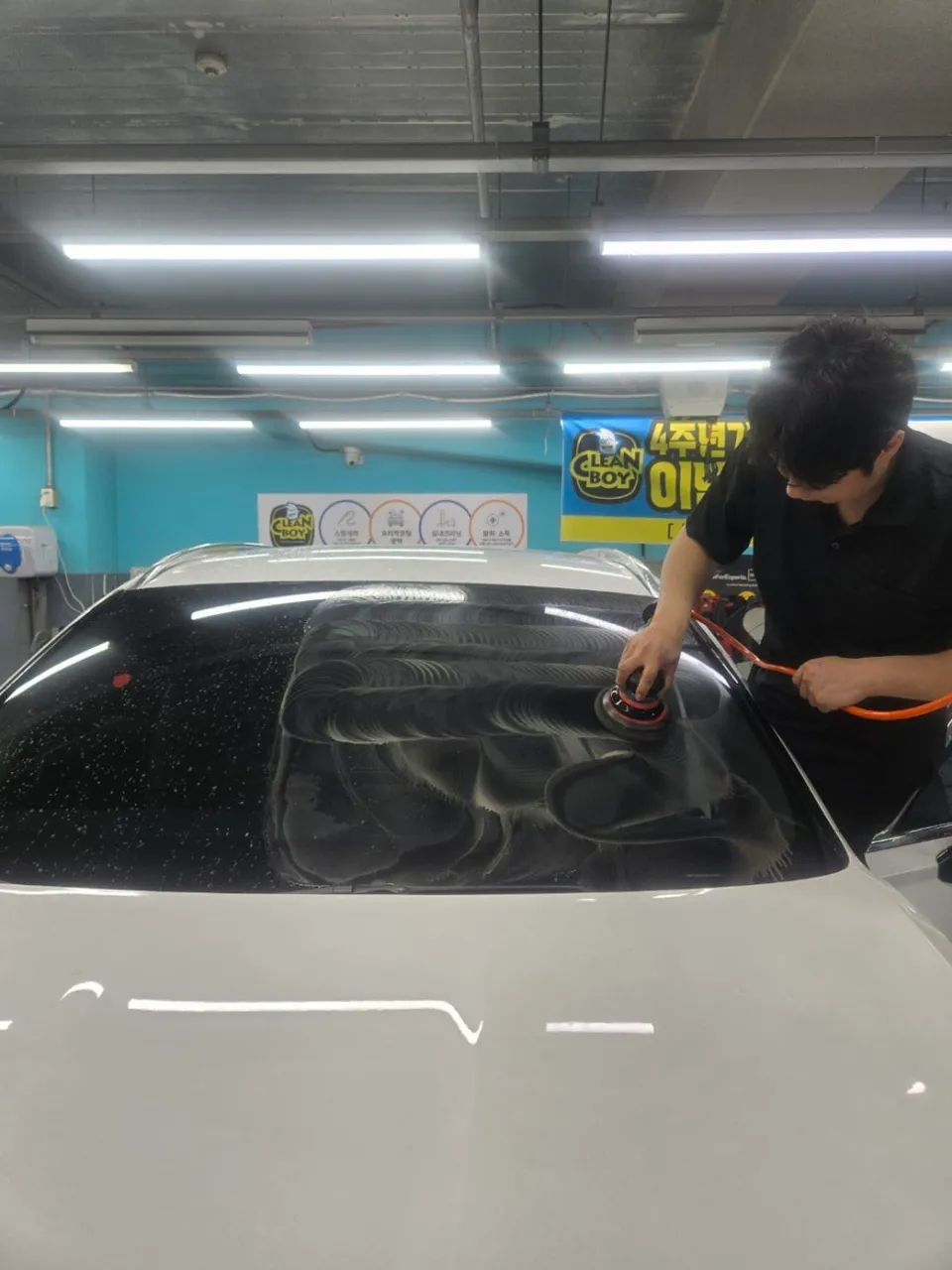 Genesis GV70のガラスコーティング事例｜韓国での施工例 施工写真 3-3