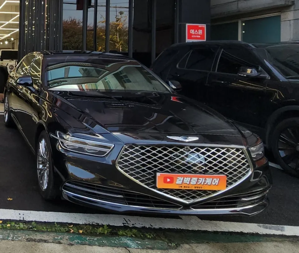 Genesis G90 ambient lighting installation result