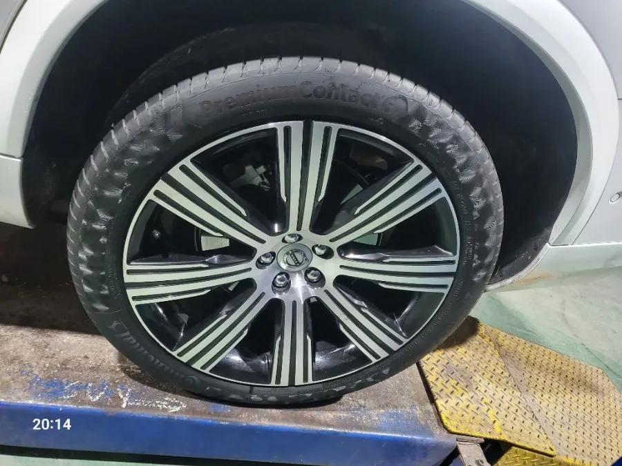 Volvo XC90 wheel repair - Volvo XC90 Wheel Repair & Painting Review photo 4