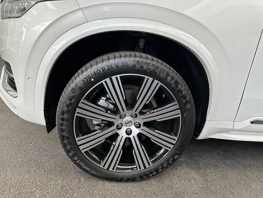 Volvo XC90のホイールリペア・塗装事例 施工写真 2-2