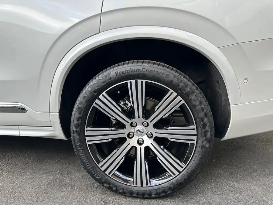 Volvo XC90のホイールリペア・塗装事例 施工写真 3-2