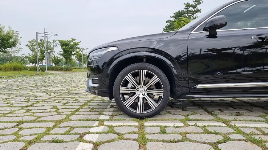 Volvo XC90のホイールリペア・塗装事例 施工写真 4-2