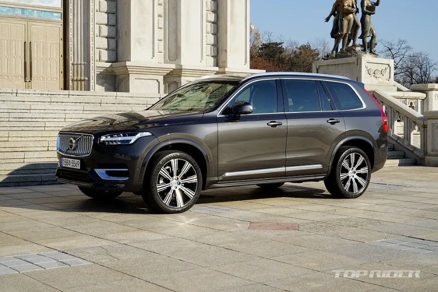 Volvo XC90のホイールリペア・塗装事例 施工写真 1-3