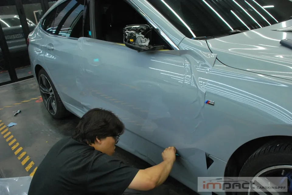 BMW 5 Seriesのカーラッピング事例|費用目安・仕上がり 施工写真 3-2
