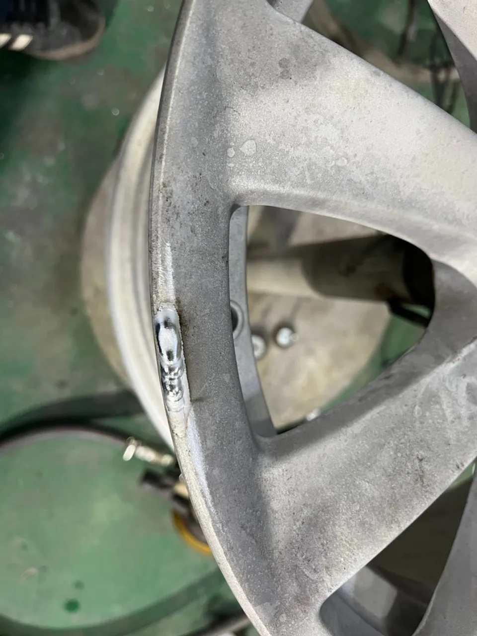 BMW 520D Wheel Repair Review: High Gloss Finish photo 2