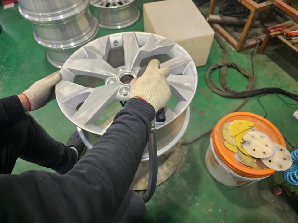 BMW 520D F-body wheel repair - BMW 520D Wheel Repair Review: High Gloss Finish photo 4