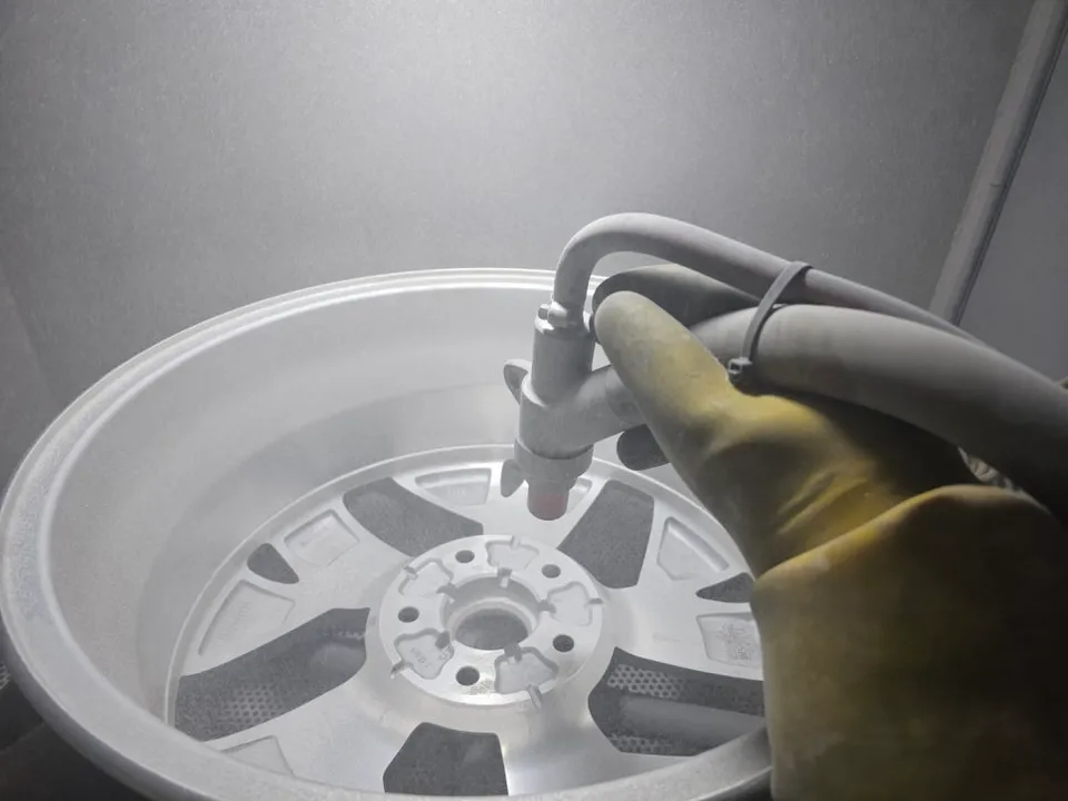 BMW 520D F-body wheel repair - BMW 520D Wheel Repair Review: High Gloss Finish photo 6